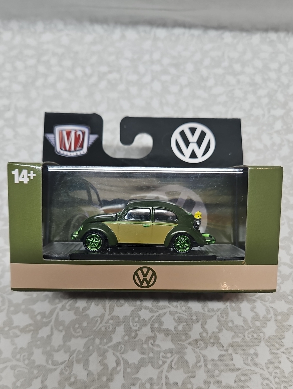 M2 Machines 1953 VW Beetle Deluxe U.S.A. Model R90 Chase